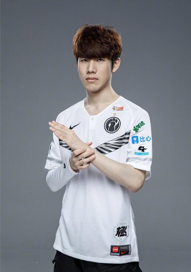 球员们必须 球员们必须