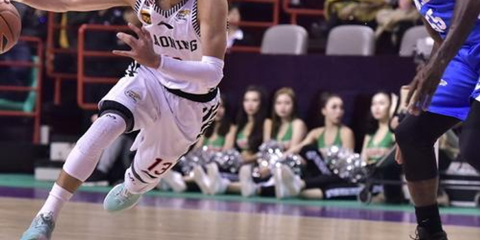 沃勒尔在接 沃勒尔在接