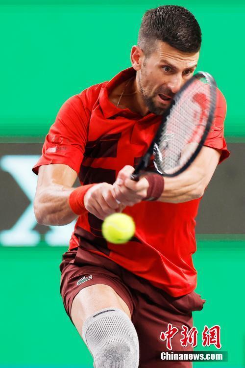 篮球赛场上 篮球赛场上