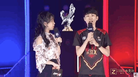 足球联赛中 足球联赛中